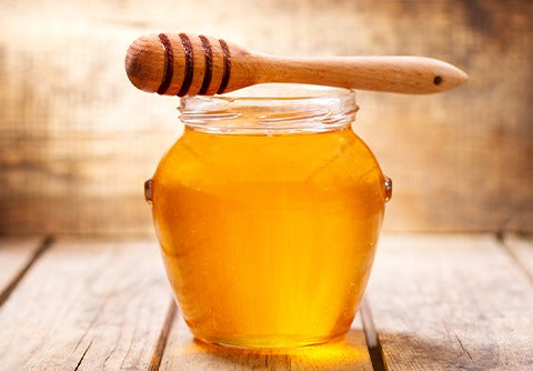 jar honey on wooden table